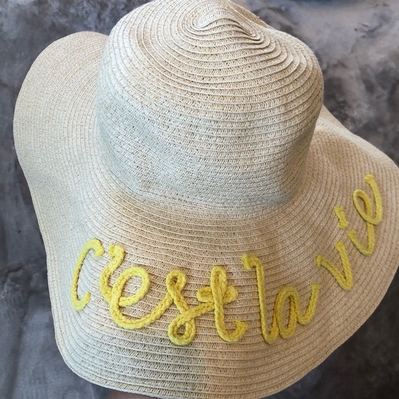 C’est La Vie straw-like beach hat - Picture 2 of 2